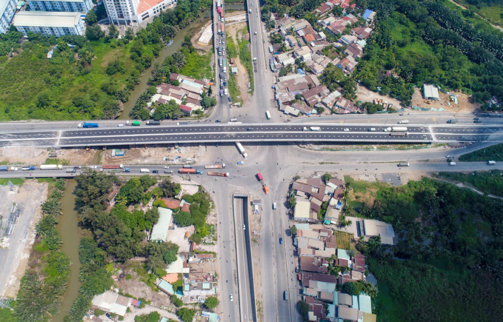 Nhiều con đường, cây cầu ở TP.HCM thông xe trước tết