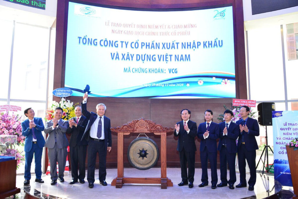 Cổ phiếu Vinaconex tăng 7% trong ngày đầu lên sàn HoSE