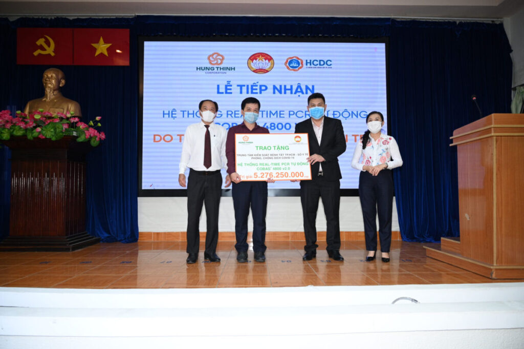 Tập đoàn Hưng Thịnh tặng máy xét nghiệm Covid-19 tự động hơn 5 tỷ đồng cho CDC TP.HCM