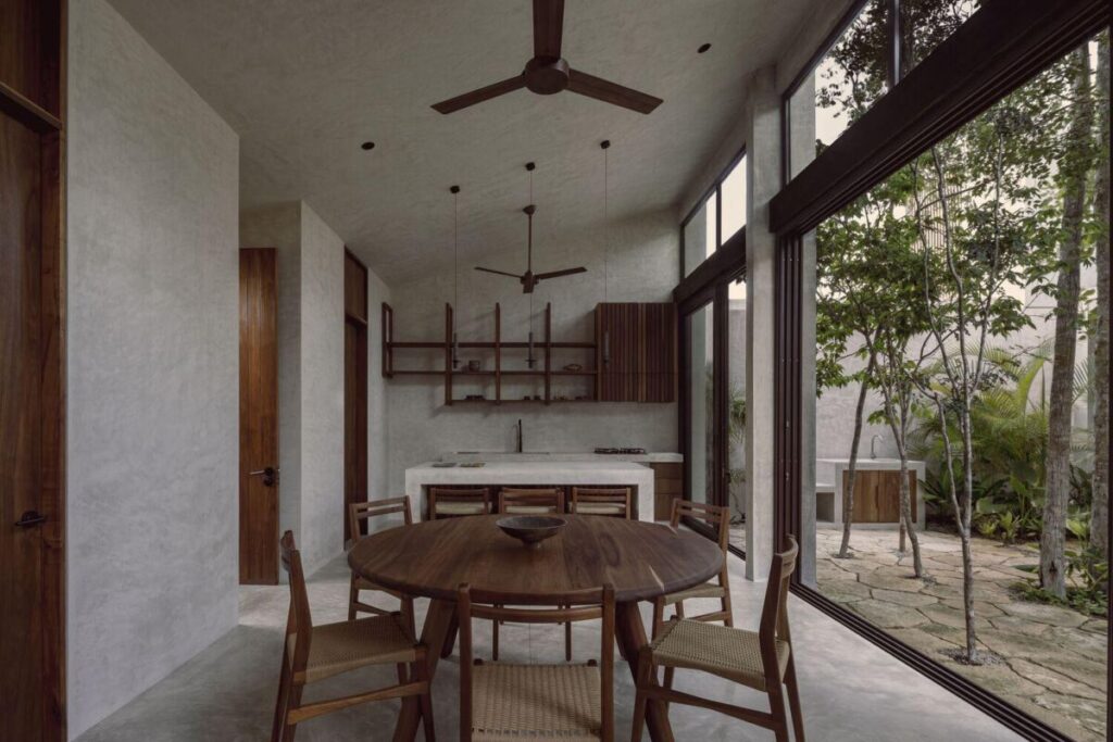 Nhà chỉ trát vữa không sơn đẹp dung dị