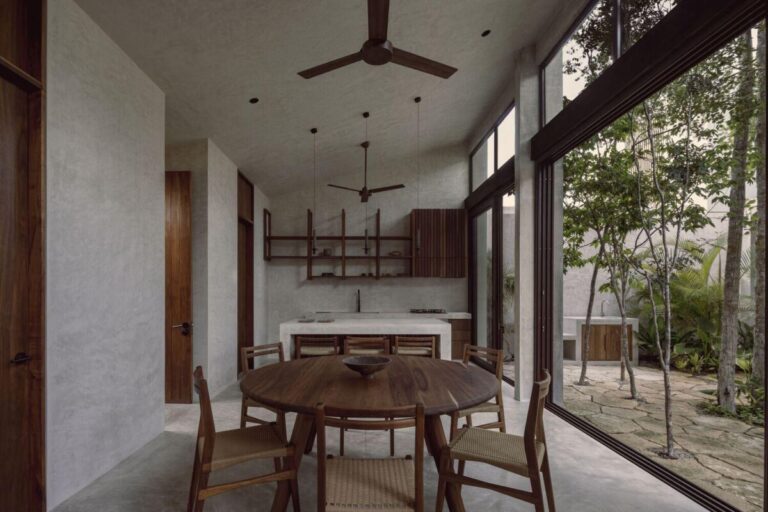 Nhà chỉ trát vữa không sơn đẹp dung dị