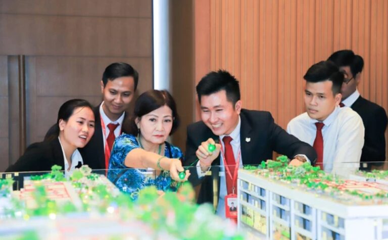 Cuộc đua ‘săn đầu người’ chưa từng có của doanh nghiệp địa ốc trong năm 2022