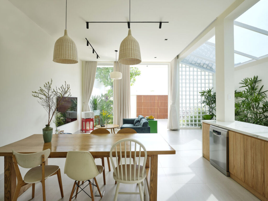 Ngôi nhà như khu nghỉ dưỡng giữa Sài Gòn