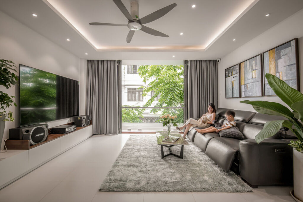Nhà phố Sài Gòn hiện đại, sắc sảo mà trang nhã, ấm áp