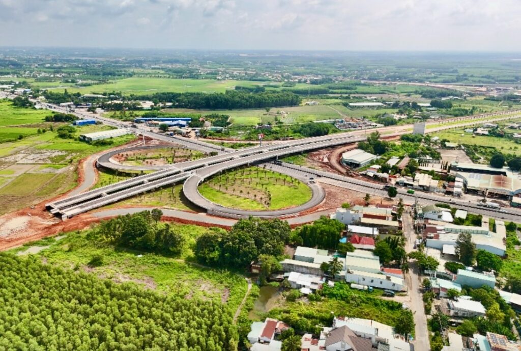 Bám công trường xuyên ngày đêm, gấp rút đưa đường nối sân bay Long Thành về đích